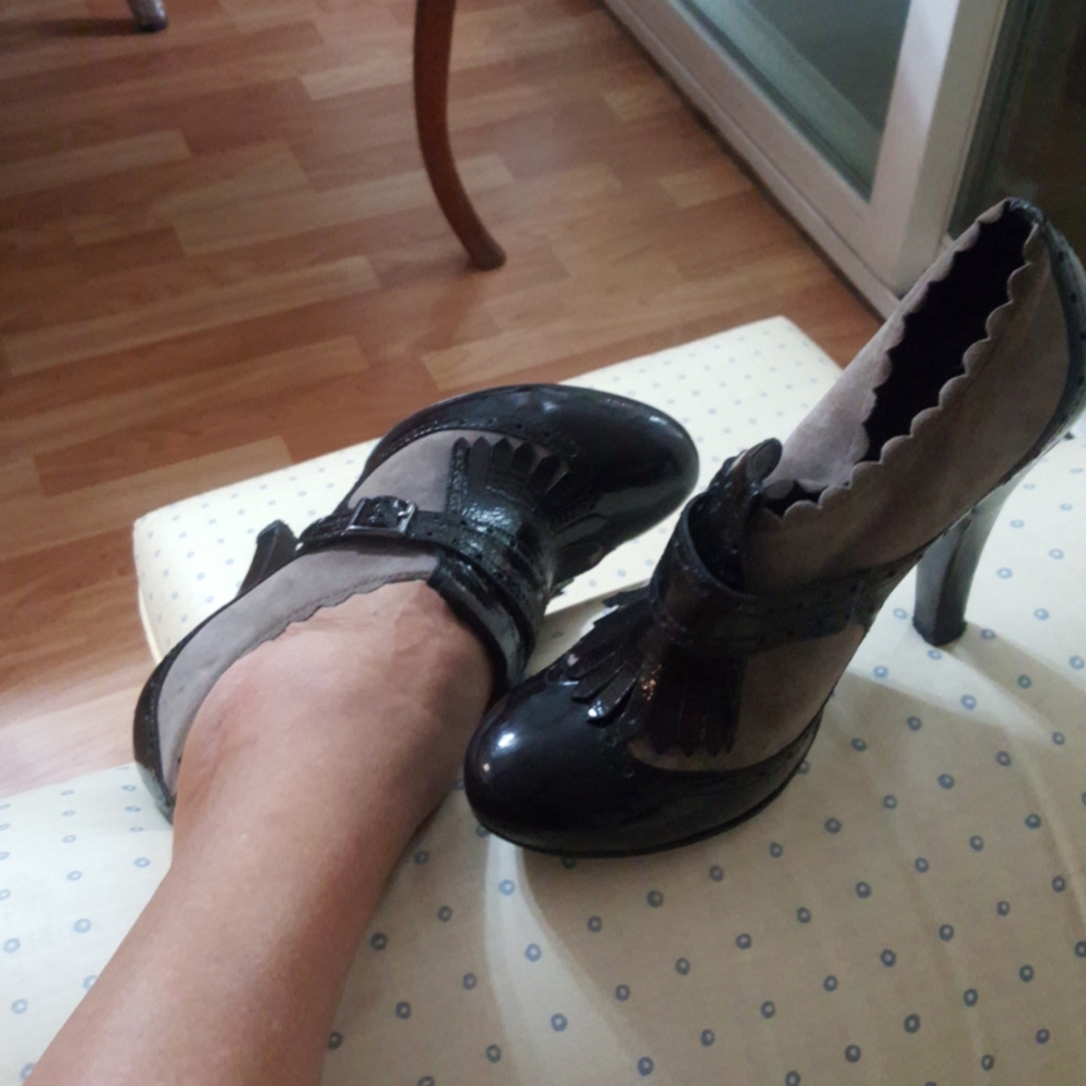Black and Gray suede 5" heel shoes, use but in gre